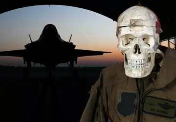 Die US-Luftwaffe hat zwei Mr. Bones-Skelette ...