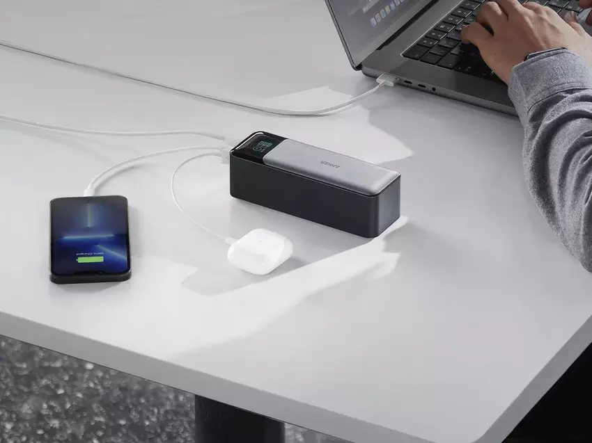 Anker 737 PowerCore: 24.000mAh Akku mit Bildschirm, drei Anschlüssen und 140W Ladeleistung für $109