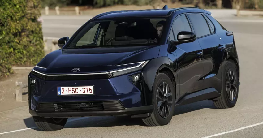 Erweiterte Reichweite und beschleunigtes Laden: Toyota enthüllt das aktualisierte bZ4X für Europa