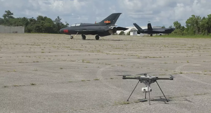 Das US Marine Corps nutzt eine Attrappe des chinesischen J-20 Mighty Dragon Kampfflugzeugs der fünften Generation