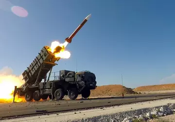 Wird die NATO den Himmel über ...