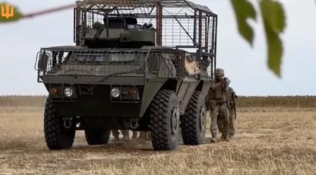 Die amerikanischen gepanzerten Mannschaftstransportwagen M1117, die der Ukraine bereits 2022 versprochen wurden, sind endlich bei den ukrainischen Soldaten angekommen.