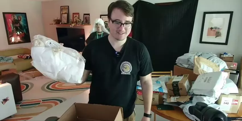 WTF: Twitch-Streamer General Sam wurde von "Fans" ein verpacktes totes Schwein und ein Stück Uranerz geschickt