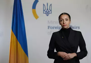 Das ukrainische Außenministerium kündigt den KI-Avatar ...
