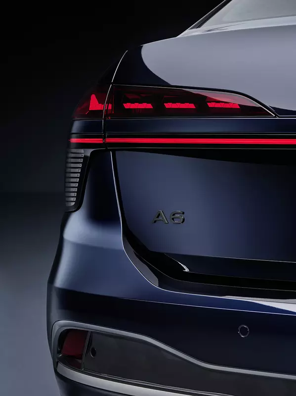 Audi A6 Limousine (2025) in der Farbe Firmament Blue Metallic