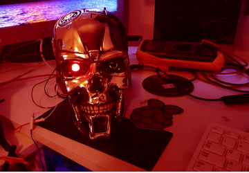 Enthusiast hat einen sprechenden T-800-Terminator-Kopf mit ...