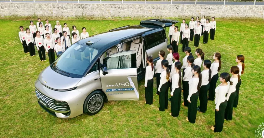 42 Personen passen in den Geely Galaxy V900 Minivan