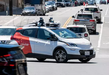 Cruise Robotaxis erfordern alle vier bis ...