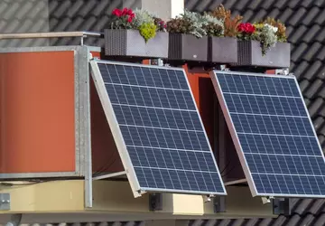 Die Gefahr von Balkonkraftwerken: Bundesnetzagentur warnt ...