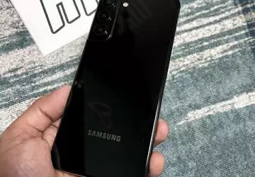 Samsung Galaxy S22 zeigte sich in ...