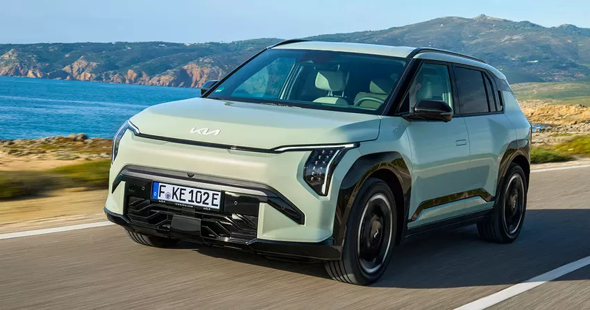 Konkurrent des Volvo EX30: Der Crossover Kia EV3 ist in Europa angekommen, mit einem Preis ab 35.990 Euro und einer Reichweite von bis zu 605 Kilometern