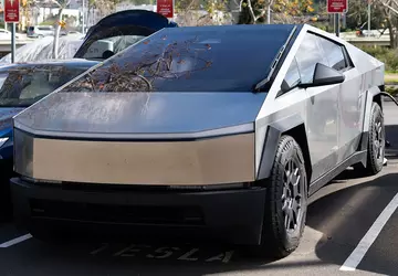 Die Tesla Cybertruck Foundation Series wird ...