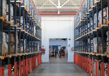 Spanien schickt fünf Flugzeuge mit Munition ...