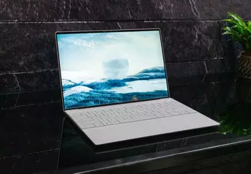 Dell XPS 13 Plus versucht, den ...
