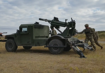 AM General zeigt mobiles Haubitzen-System CT-2 ...