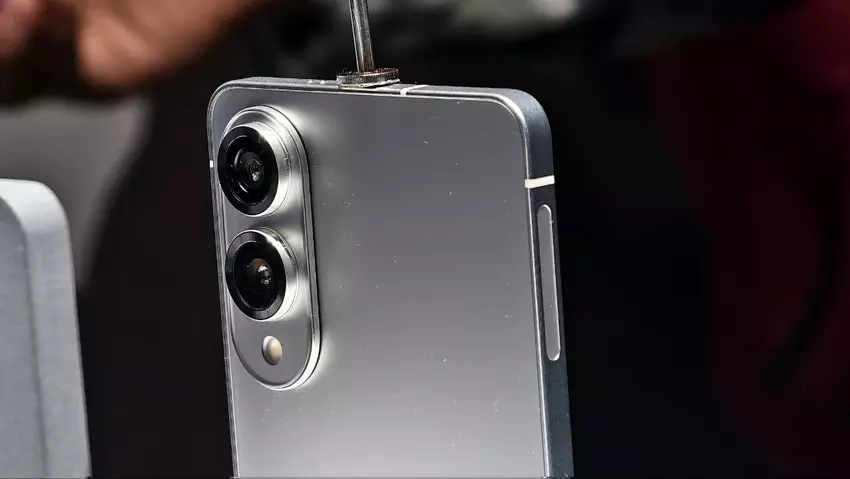 Das Samsung Galaxy S25 Edge ist in einem Video aufgetaucht, das sein schlankes Design und seine realen technischen Daten zeigt