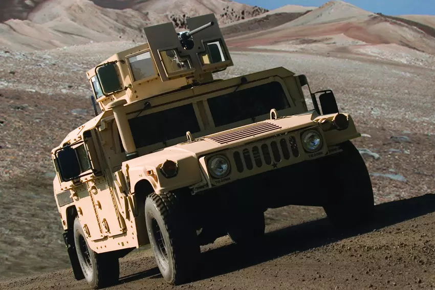 AM General erhält 733 Millionen Dollar für die Produktion des Humvee als Expanded Capacity Vehicle für die U.S. Army.
