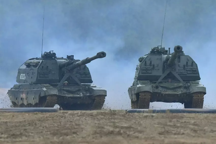 Die ukrainischen Streitkräfte beschlagnahmten acht russische Panzerhaubitzen Msta und Acacia