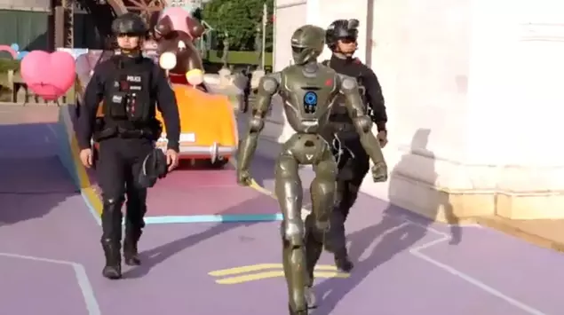 RoboCop in China gesichtet: Polizei testet ...
