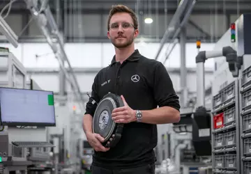 Der neue elektrische Yasa-Motor ist stärker ...