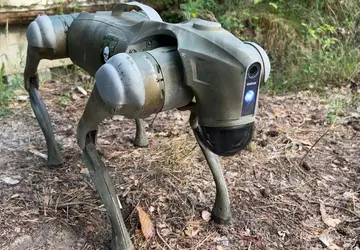 Ukrainisches Militär montiert "Roboterhund" auf schwerem ...