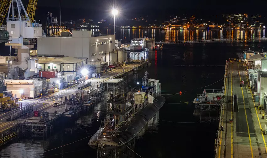 Die US-Marine hat Fotos des atomgetriebenen U-Boots USS Connecticut (SSN-22) veröffentlicht, das bei einem Zusammenstoß mit einem unbekannten Objekt im Südchinesischen Meer schwer beschädigt wurde