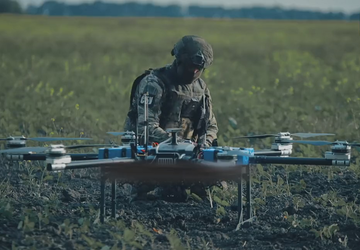 Ukrainischer Granatwerfer-Hexacopter zerstört sieben russische Panzer, ...