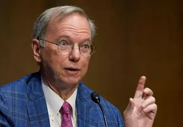 Ex-Google-Chef beschließt, billige Kamikaze-Drohnen mit KI ...