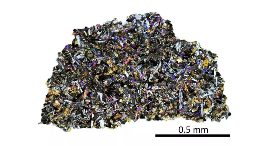 Spuren von irdischen Gasen in Mondmeteoriten aus der Antarktis gefunden