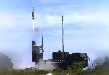 IRIS-T schießt 9 von 10 Raketen ...