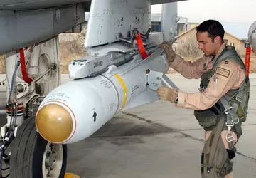 Die ukrainischen Streitkräfte feuerten eine Anti-Radar-Rakete ...