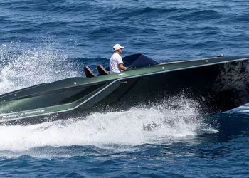 Das Frauscher x Porsche 850 Fantom-Elektroboot ...