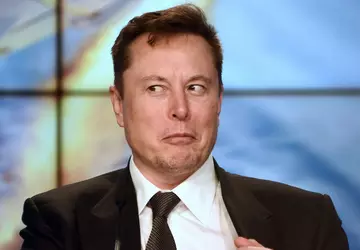 Elon Musk hat Tesla-Aktien im Wert ...