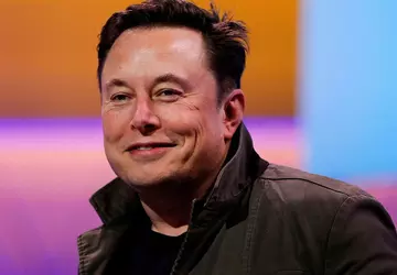 Elon Musk hat die Schuld an ...