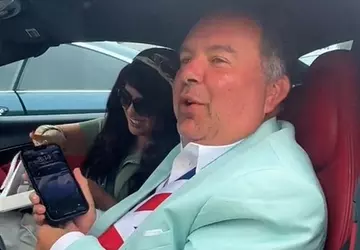 "Autos fahren, Tennis spielen und großbrüstige ...