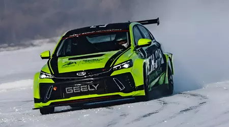 Geely hat seinen ersten mit Methanol betriebenen Rennwagen vorgestellt