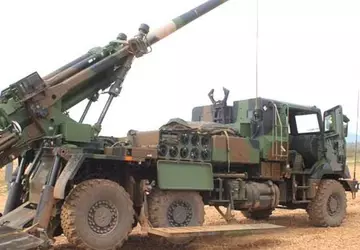 Frankreich liefert 12 weitere Caesar-Waffen an ...