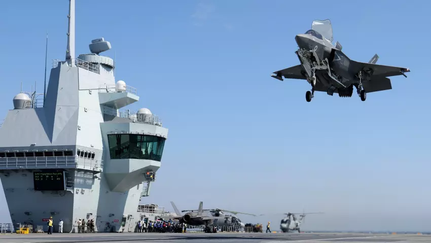 Die USA verlegen die Kampfjets F-35 Lightning II, F-16 Fighting Falcon und F-15 Eagle sowie den Flugzeugträger USS Gerald R. Ford nach Israel.