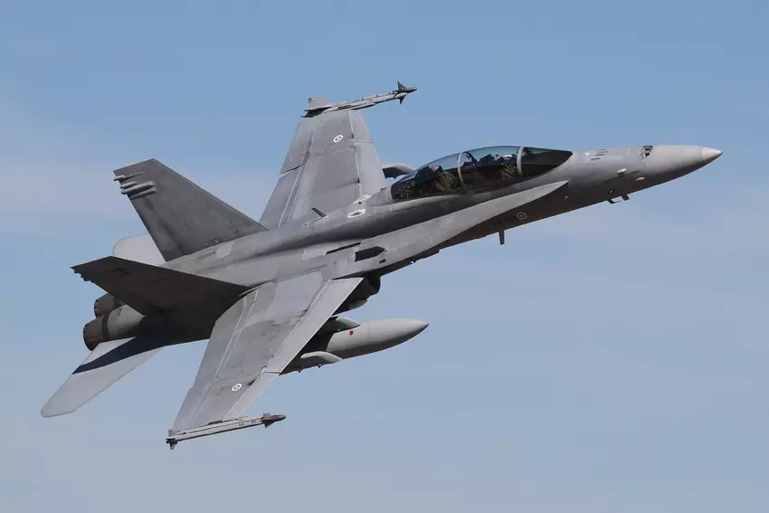 Finnland hat zum ersten Mal seit Jahrzehnten den Manöverkurs für das Kampfflugzeug F/A-18 Hornet abgeschlossen