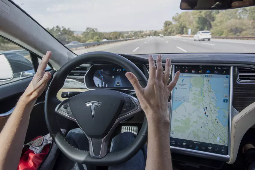 Tesla stoppt Vertrieb von Full Self-Driving wegen gefährlichem Autopilot-Verhalten