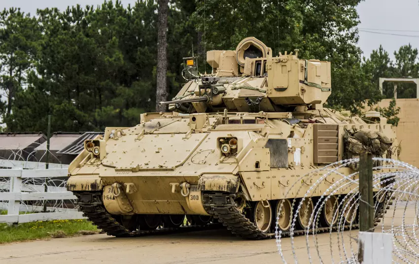 Bradley, M113, HMMWV, Panzerhaubitzen, Granaten für HIMARS, Claymore-Minen und Sea Sparrow-Raketen zur Luftabwehr: Die Vereinigten Staaten kündigten ein neues Militärhilfepaket in Höhe von 3.075.000.000 Dollar für die Ukraine an.