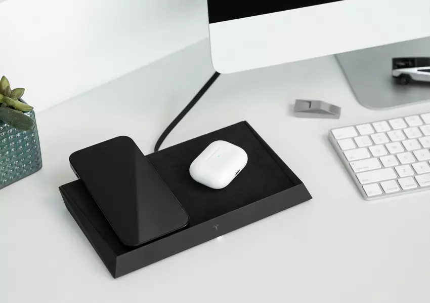 Unerwartet! Tesla hat eine Dockingstation vorgestellt, die drei Geräte gleichzeitig aufladen kann