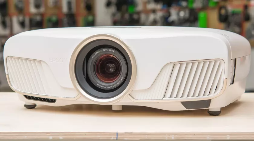 Epson Home Cinema 5050UB beamer bis 3000 euro