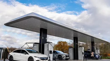 Mercedes hat in Europa einen Markenknotenpunkt mit Ladestationen für Elektrofahrzeuge mit einer Leistung von 300 kW eröffnet