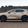 Lexus NX Overtrail in der Farbe Moon Desert.