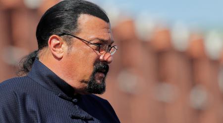 Steven Seagal warb für betrügerisches Krypto-Startup und floh nach Moskau, wo er sich weigerte, 255.000 Dollar Strafe zu zahlen