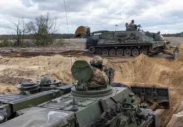 Die Streitkräfte zeigen in der Ukraine ...