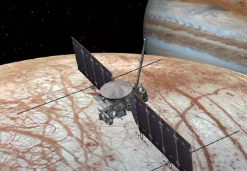 Die Raumsonde Europa Clipper fliegt zum ...