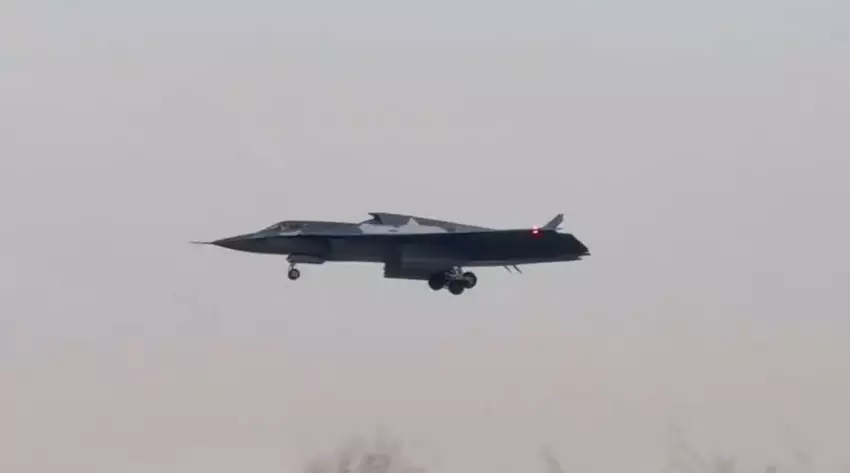 Neue Details über Chinas dreistrahliges Flugzeug J-36 sind bekannt geworden