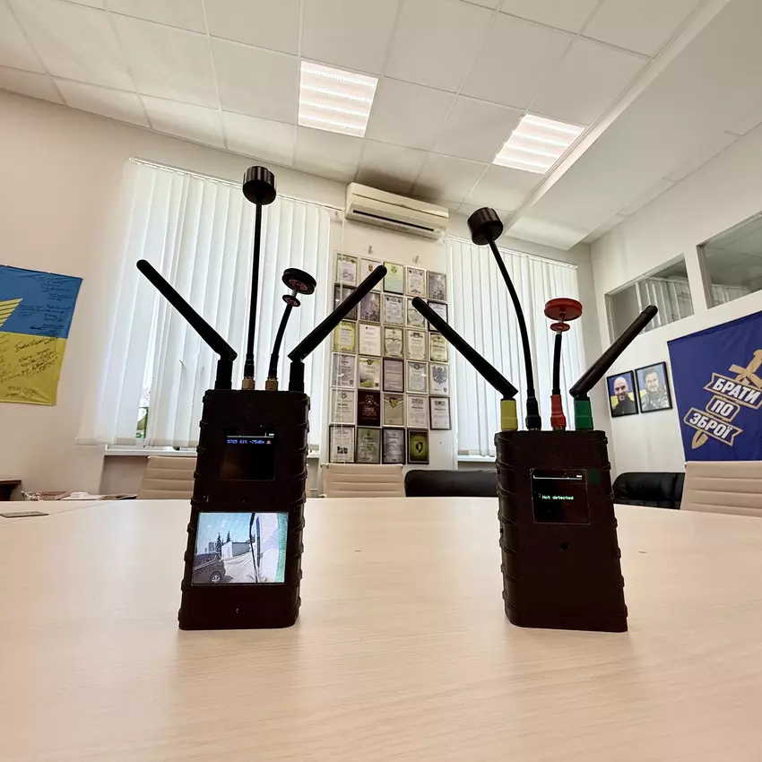 Die neue Generation von Drohnendetektoren hat ein Display